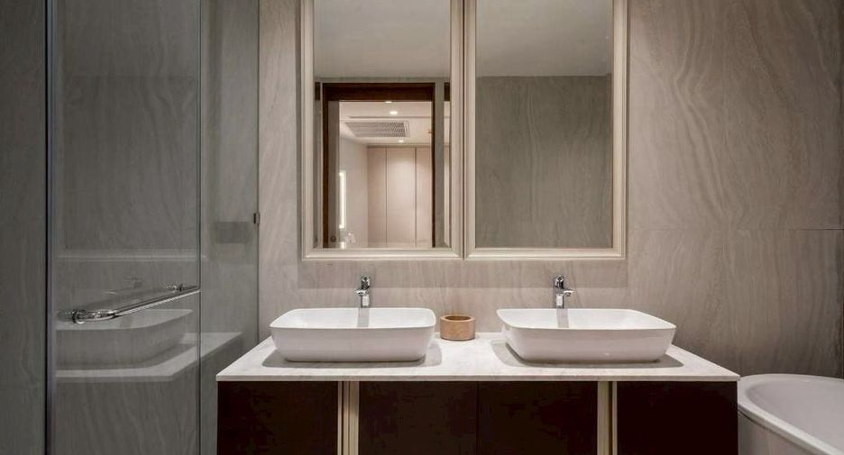 For sale 3 bedrooms condo in Watthana, Bangkok