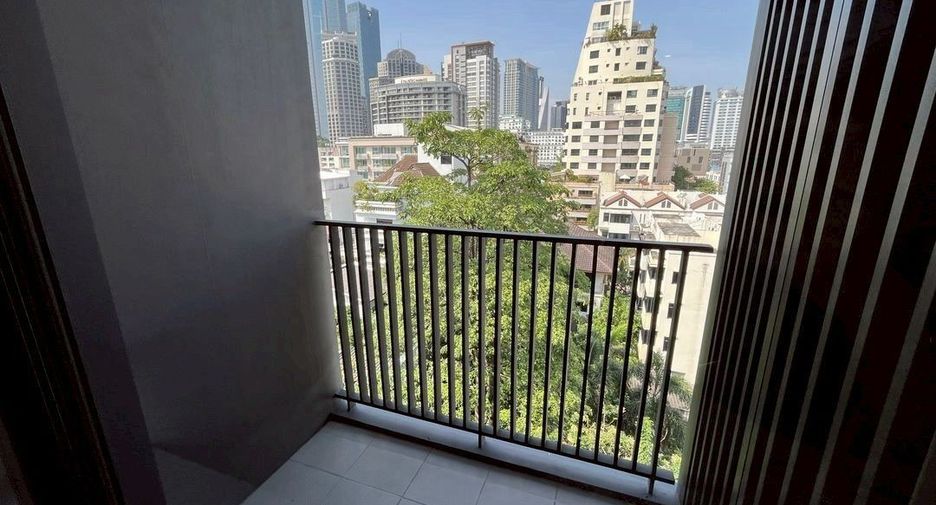 For sale 1 bed condo in Khlong Toei, Bangkok