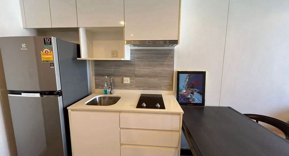 For sale 1 bed condo in Khlong Toei, Bangkok