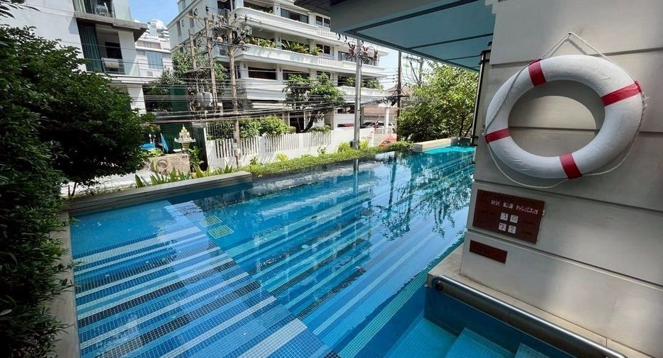 For sale 1 bed condo in Khlong Toei, Bangkok