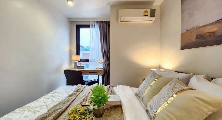 For sale 3 bedrooms condo in Khlong Toei, Bangkok