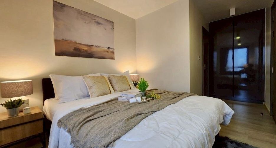 For sale 3 bedrooms condo in Khlong Toei, Bangkok