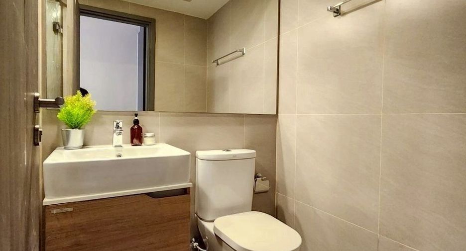 For sale 3 bedrooms condo in Khlong Toei, Bangkok