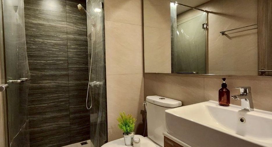 For sale 3 bedrooms condo in Khlong Toei, Bangkok
