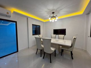 Reihenhaus zur Miete und zum Kauf mit 3 Zimmer in Bang Phli, Samut Prakan