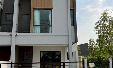 For rent and for sale 3 bedrooms townhouse in Bang Phli, Samut Prakan