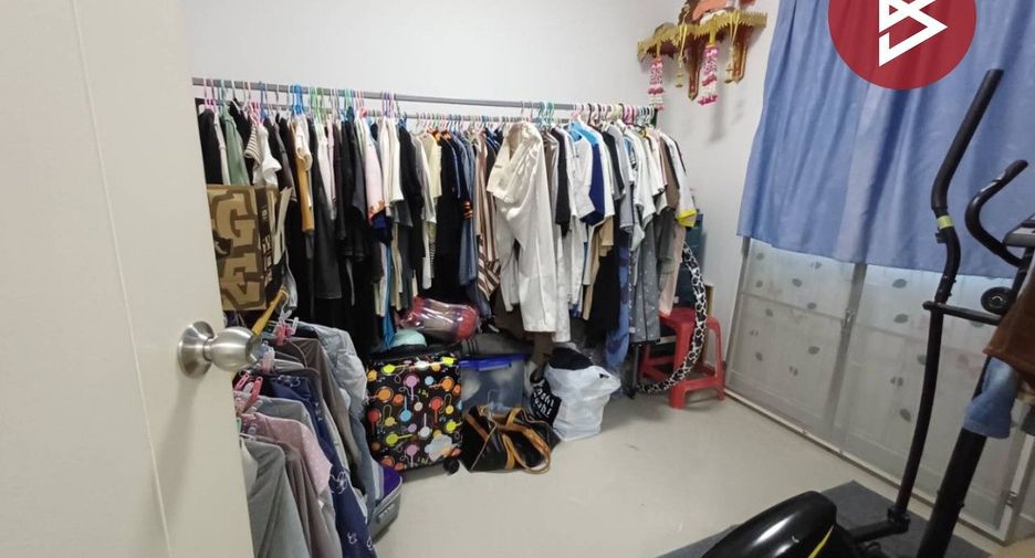 For sale 3 bedrooms townhouse in Mueang Samut Prakan, Samut Prakan