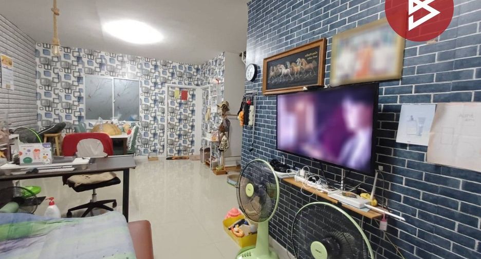 For sale 3 bedrooms townhouse in Mueang Samut Prakan, Samut Prakan