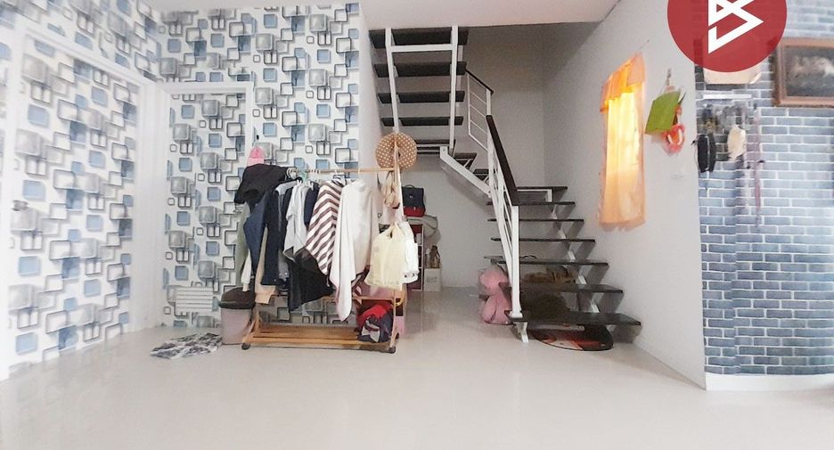 For sale 3 bedrooms townhouse in Mueang Samut Prakan, Samut Prakan