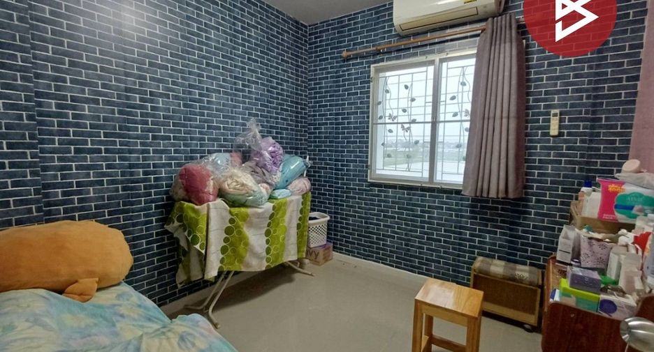 For sale 3 bedrooms townhouse in Mueang Samut Prakan, Samut Prakan