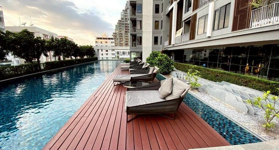 For sale 1 bed condo in Phaya Thai, Bangkok