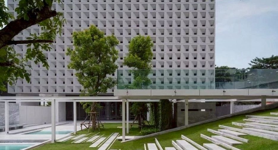 For rent 1 bed condo in Khlong Toei, Bangkok