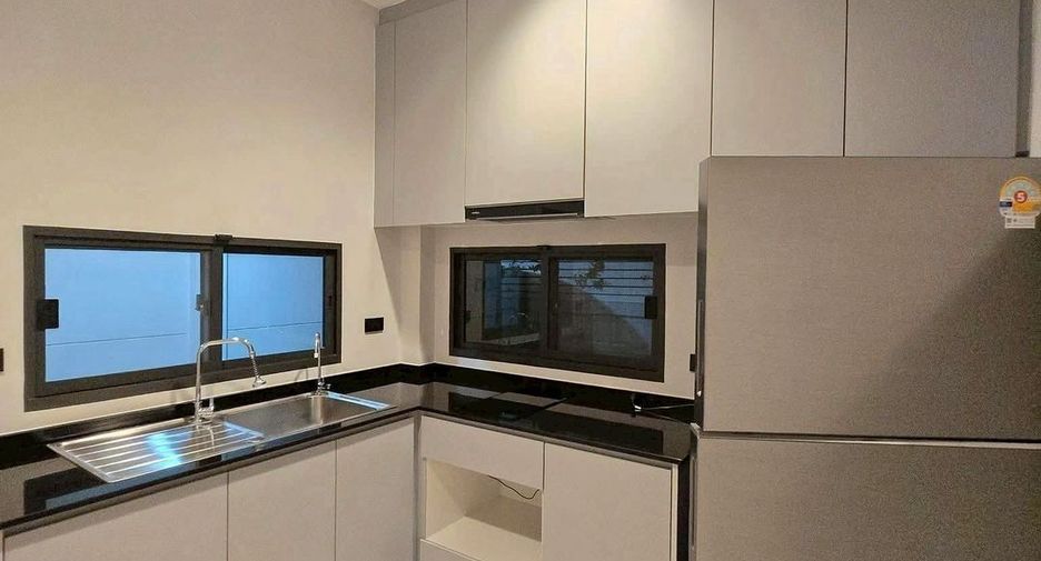 For rent and for sale 4 bedrooms house in Bang Phli, Samut Prakan