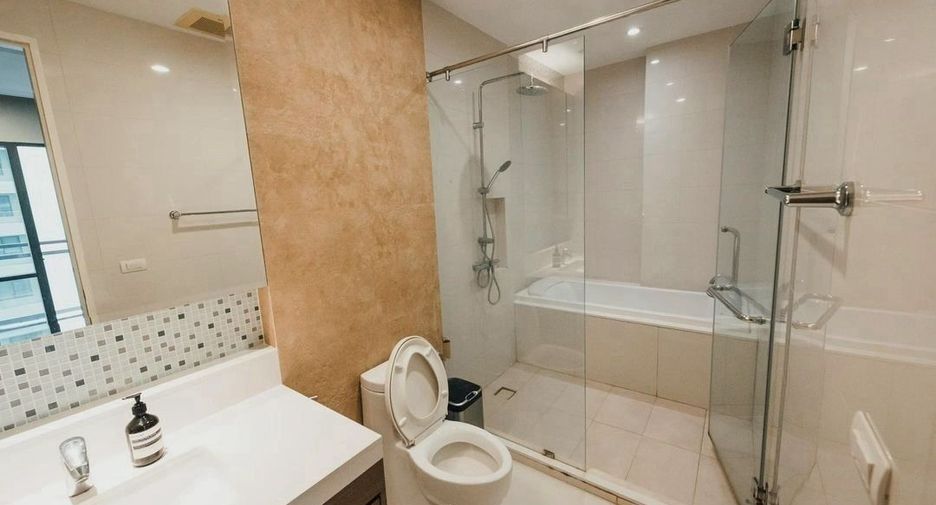 For rent 2 bedrooms condo in Khlong Toei, Bangkok