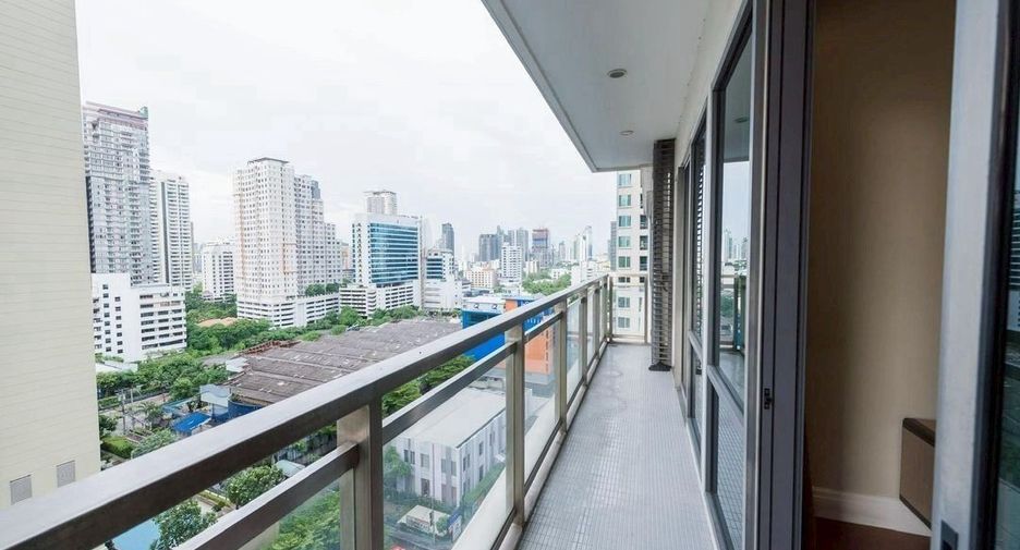 For rent 2 bedrooms condo in Khlong Toei, Bangkok