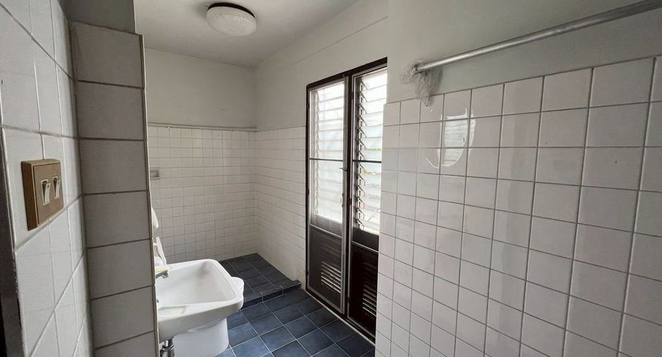 For rent 2 bedrooms house in Watthana, Bangkok