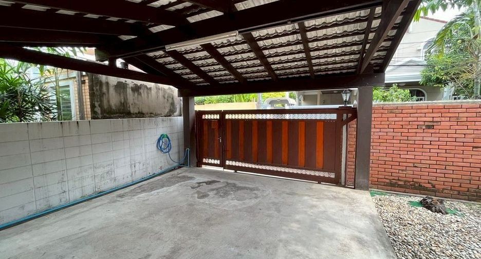 For rent 2 bedrooms house in Watthana, Bangkok