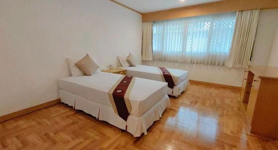 For rent 3 bedrooms condo in Khlong Toei, Bangkok