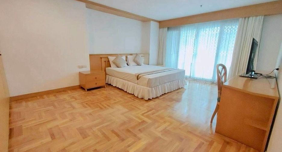 For rent 3 bedrooms condo in Khlong Toei, Bangkok