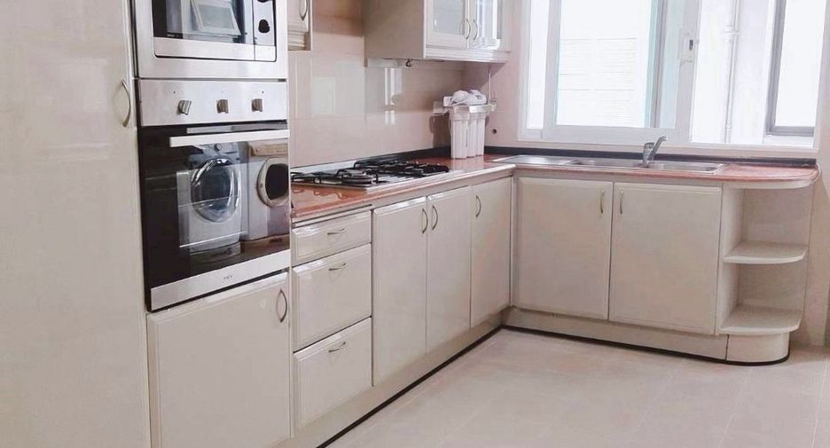 For rent 3 bedrooms condo in Khlong Toei, Bangkok