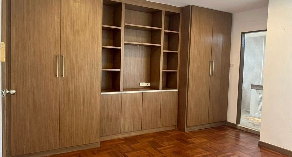 Condo en alquiler de 4 habitaciones en Khlong Toei, Bangkok