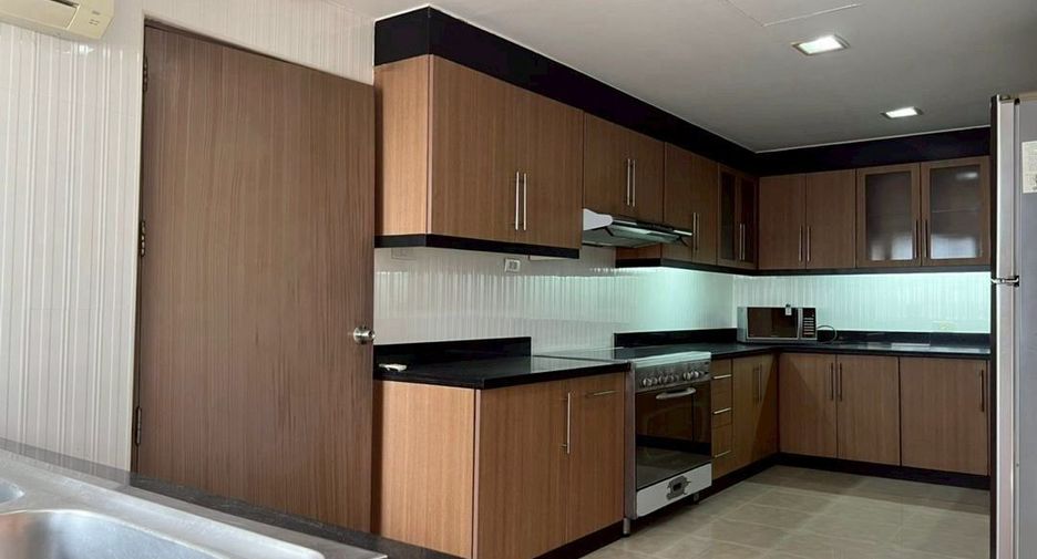 Condo en alquiler de 4 habitaciones en Khlong Toei, Bangkok