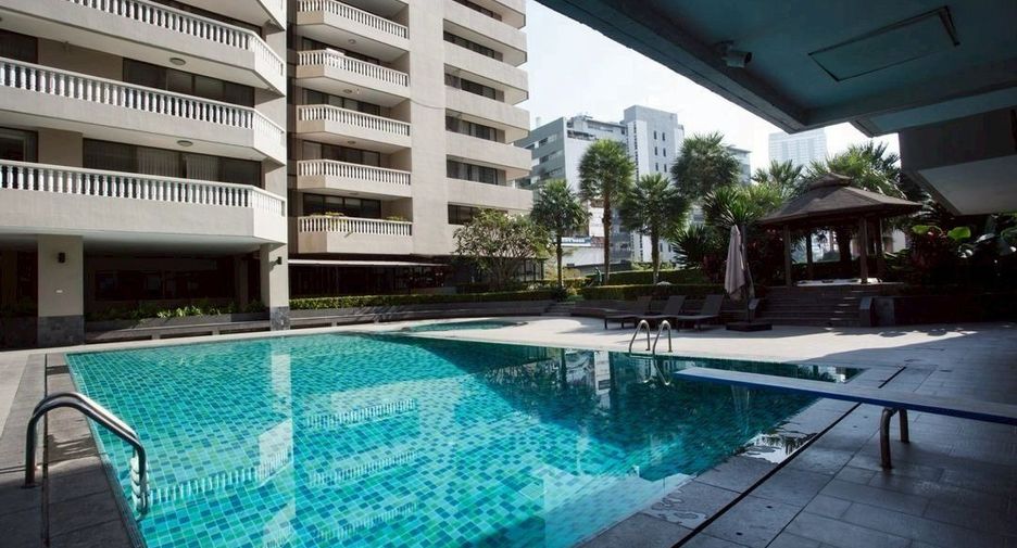 Condo en alquiler de 4 habitaciones en Khlong Toei, Bangkok