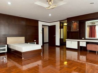 Wohnung zur Miete mit 3 Zimmer in Khlong Toei, Bangkok