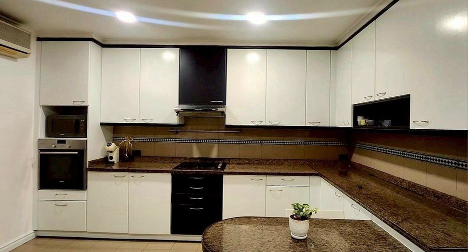 For rent 3 ベッドルーム condo in Watthana, Bangkok