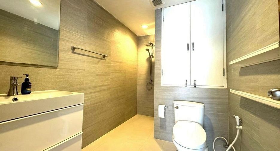 À louer et à vendre 3 chambres condo à Watthana, Bangkok