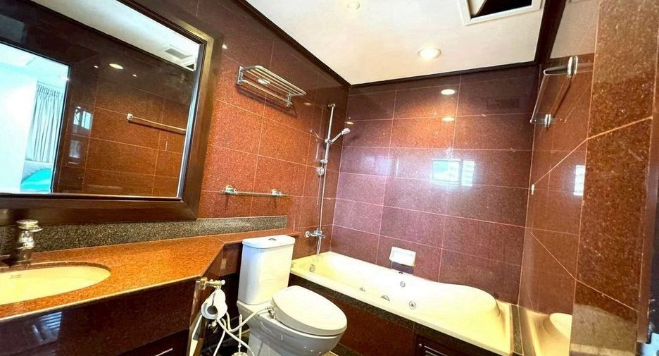 À louer et à vendre 3 chambres condo à Watthana, Bangkok