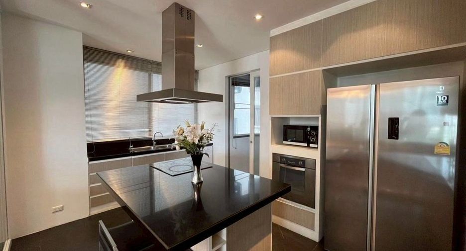 For rent 3 bedrooms condo in Khlong Toei, Bangkok