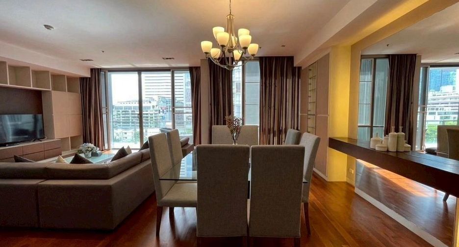 For rent 3 bedrooms condo in Khlong Toei, Bangkok