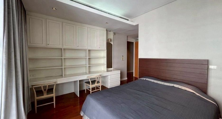 For rent 3 bedrooms condo in Khlong Toei, Bangkok