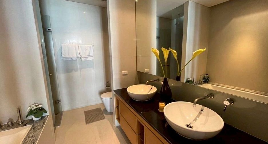 For rent 3 bedrooms condo in Khlong Toei, Bangkok