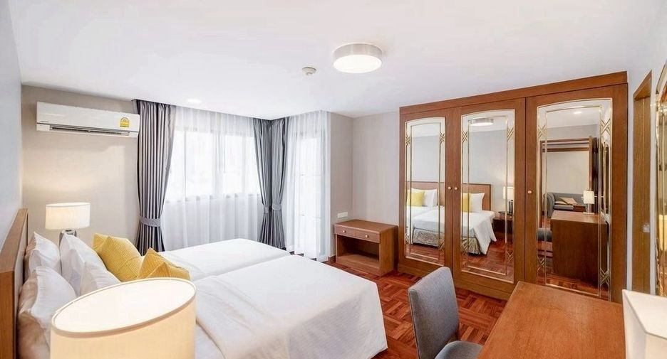 For rent 2 bedrooms condo in Watthana, Bangkok