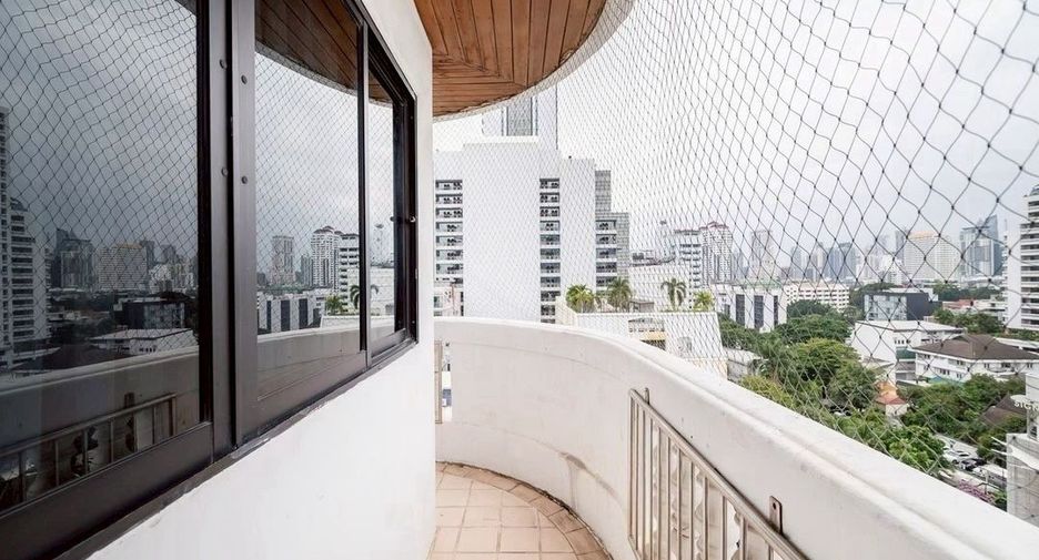 For rent 2 bedrooms condo in Watthana, Bangkok