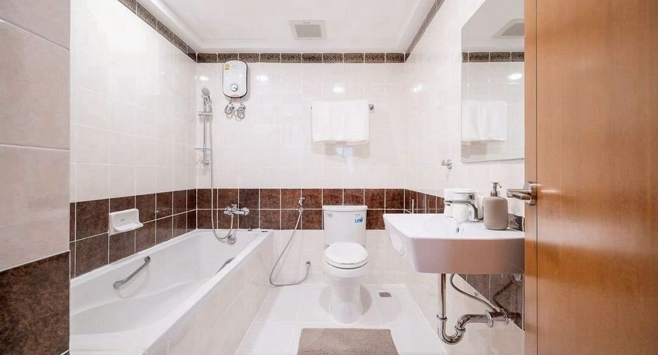 For rent 2 bedrooms condo in Watthana, Bangkok