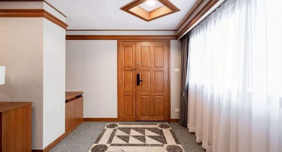 For rent 2 bedrooms condo in Watthana, Bangkok