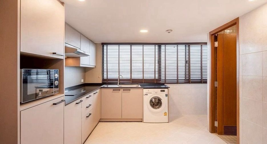 For rent 2 bedrooms condo in Watthana, Bangkok