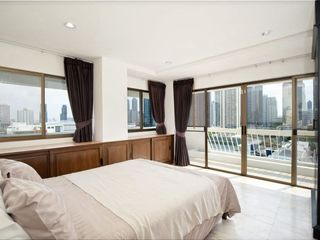 For rent 3 bedrooms condo in Watthana, Bangkok