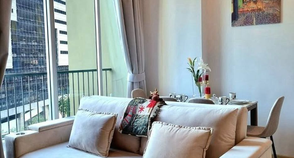 For rent 2 bedrooms condo in Huai Khwang, Bangkok
