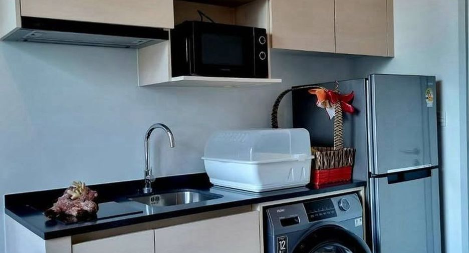 For rent 2 bedrooms condo in Huai Khwang, Bangkok