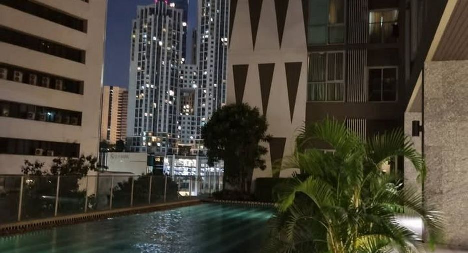 For rent 2 bedrooms condo in Huai Khwang, Bangkok