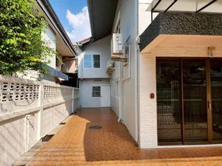 Haus zur Miete mit 6 Zimmer in Huai Khwang, Bangkok