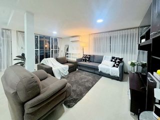 Haus zur Miete mit 6 Zimmer in Huai Khwang, Bangkok