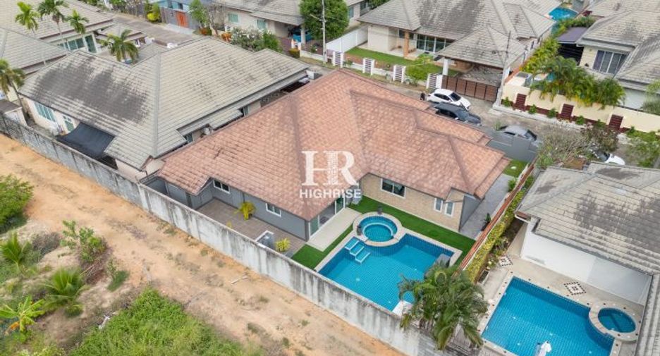 For sale 3 bedrooms villa in Huay Yai, Pattaya