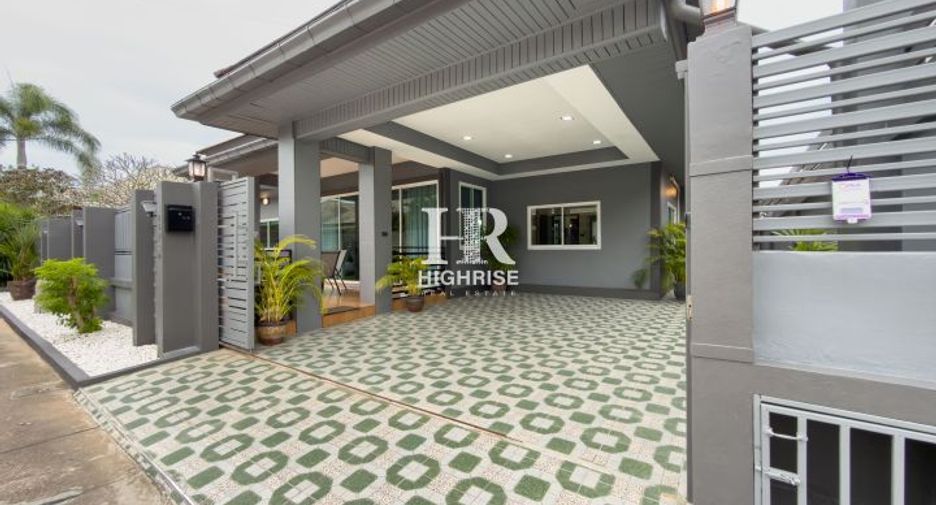 For sale 3 bedrooms villa in Huay Yai, Pattaya