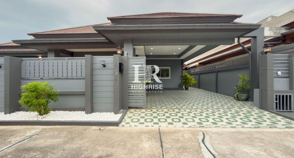 For sale 3 bedrooms villa in Huay Yai, Pattaya