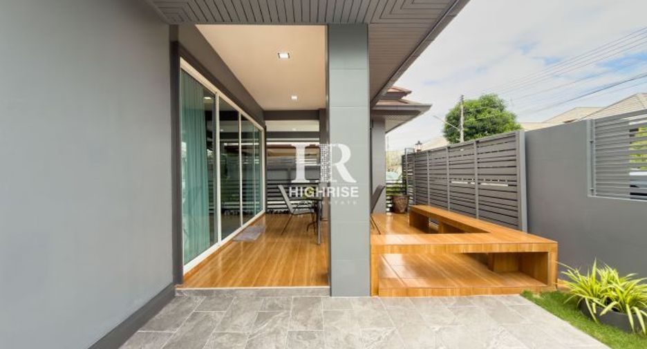 For sale 3 bedrooms villa in Huay Yai, Pattaya